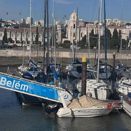 Floating Oasis Úszó hotel