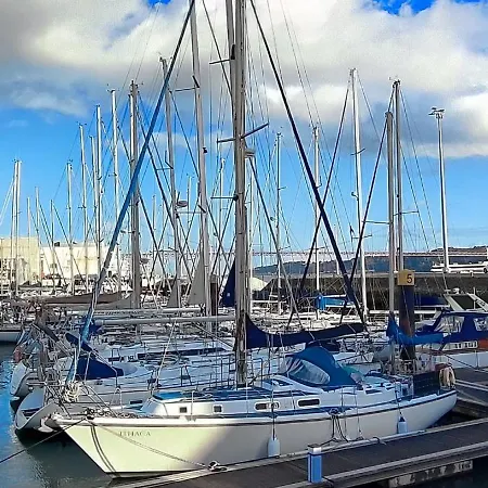 Πλωτό κατάλυμα Floating Oasis