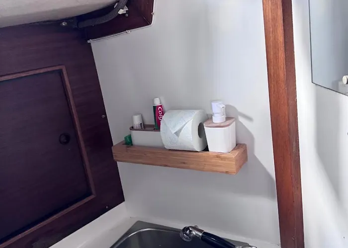 Floating Oasis Πλωτό κατάλυμα *