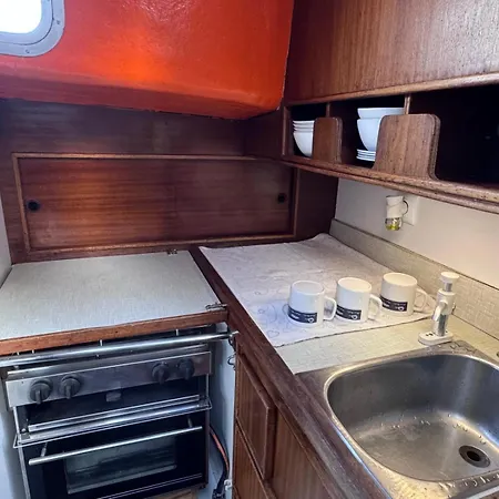 Botel Floating Oasis Lisbon