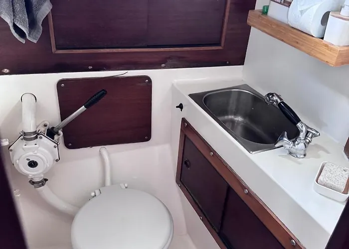 Botel Floating Oasis Lisbon