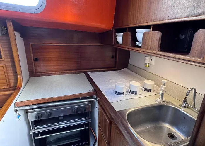 Botel Floating Oasis Lisbon